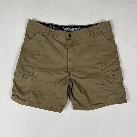 Wrangler All Terrain Gear Canvas Shorts Men's Size 40 Tan Pockets Hiking Casual - Picture 1 of 9